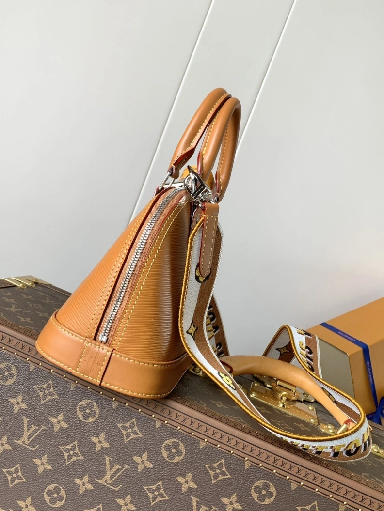 LX Top Handle Bags Bold 8311