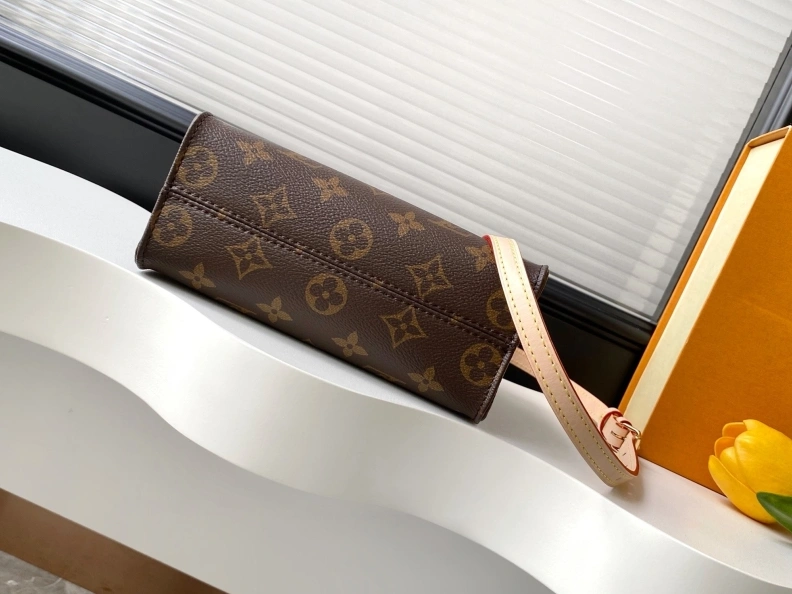 LX Top Handle Bags Bold 8298