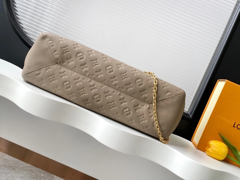 Trendsetting LX Satchel bags 8941