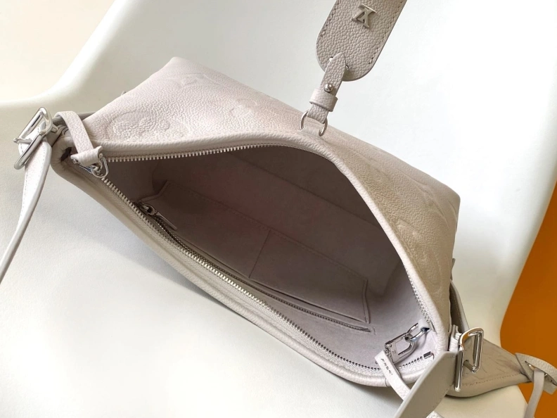 Sophisticated LX Top Handle Bags 8303