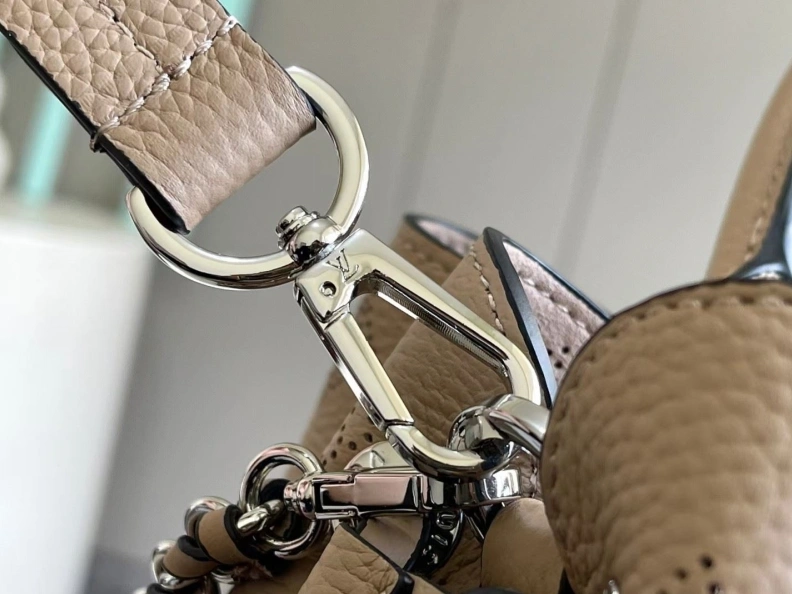 WellDesigned LX Top Handle Bags 8286