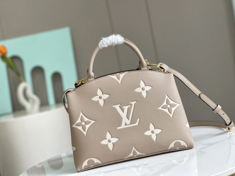 DailyWear LX Top Handle Bags 8256