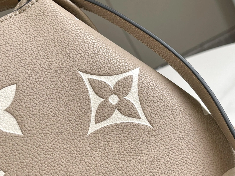 DailyWear LX Top Handle Bags 8256