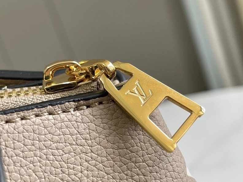 DailyWear LX Top Handle Bags 8256