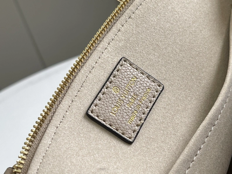 DailyWear LX Top Handle Bags 8256