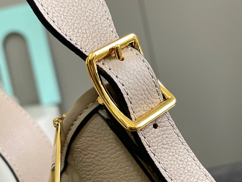 LX Top Handle Bags Sleek 8259