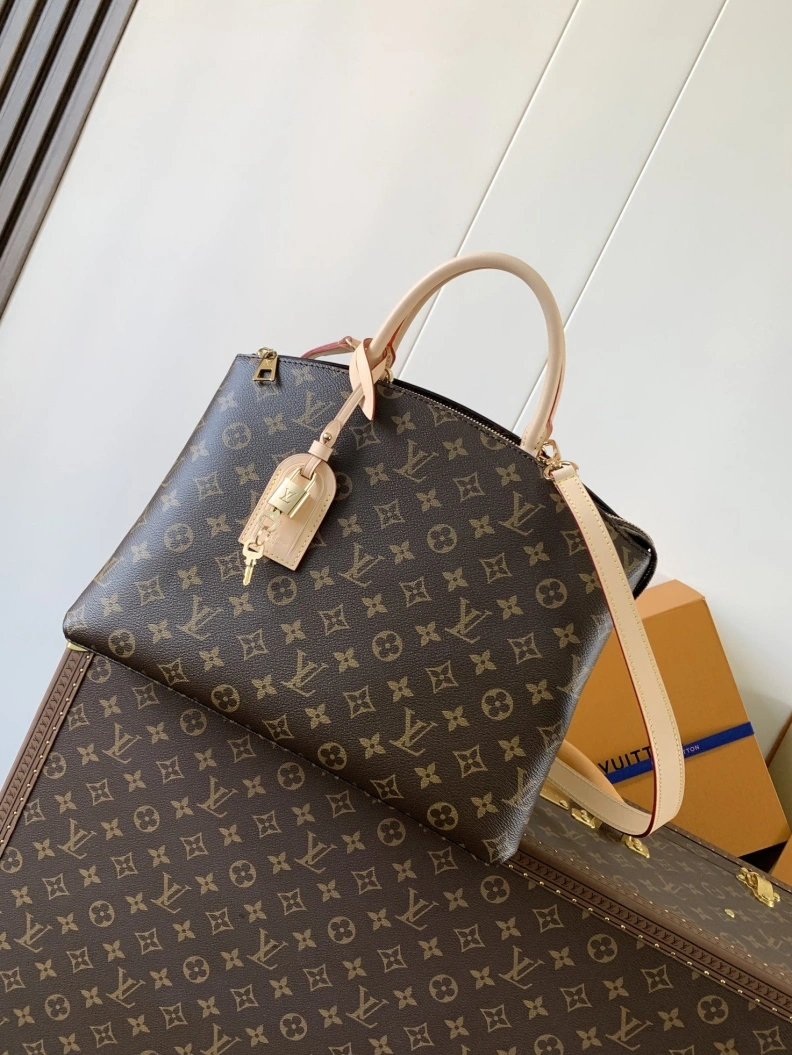 Versatile LX Top Handle Bags 8226