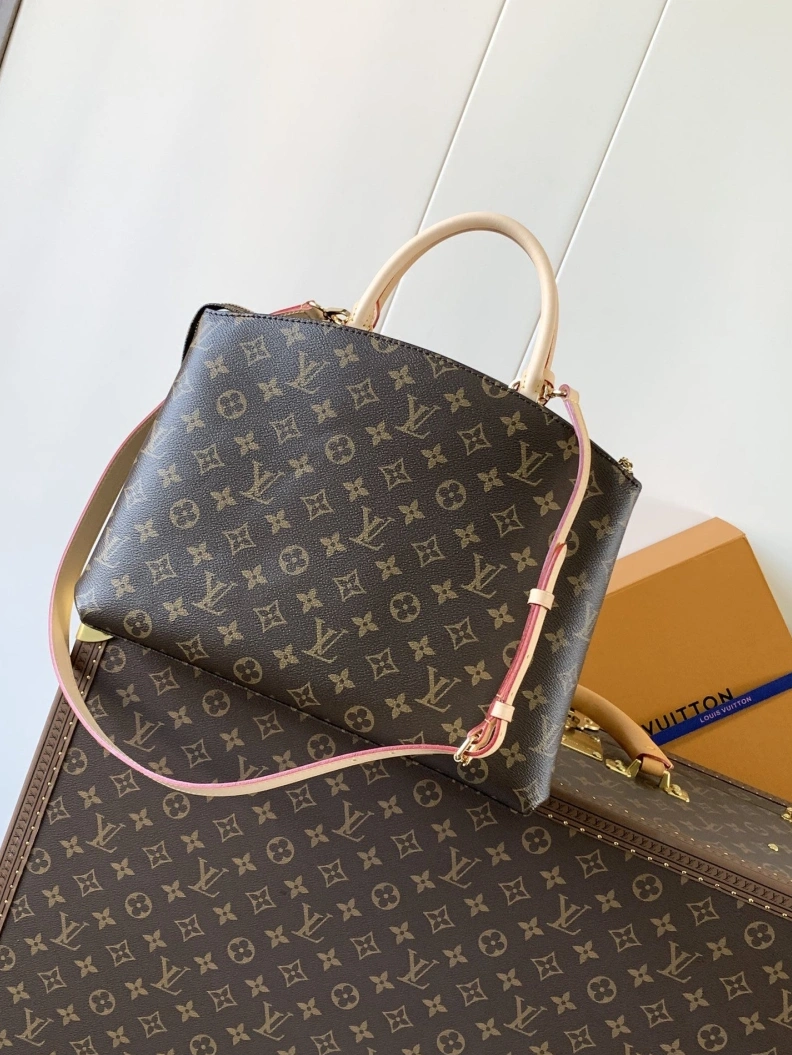 Versatile LX Top Handle Bags 8226