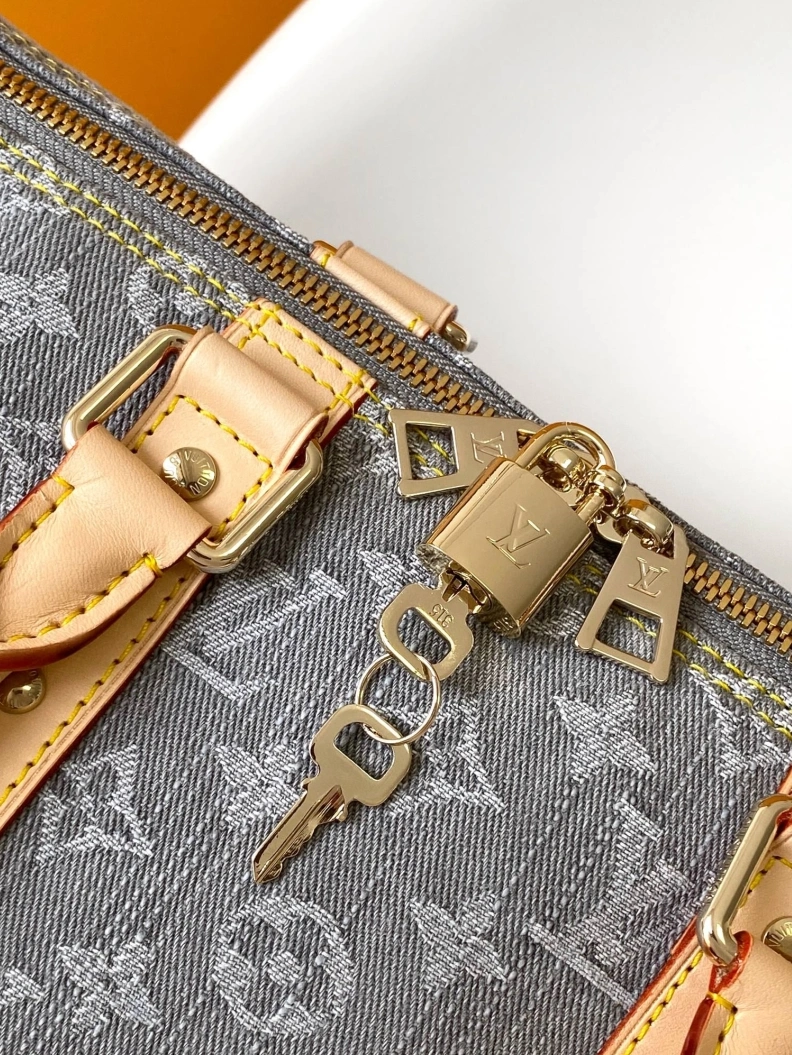 EyeCatching LX Travel Bags 8120