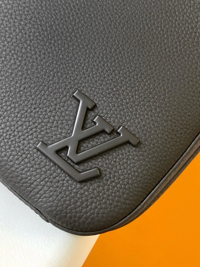 LX Mens Briefcases SportInspired 9142