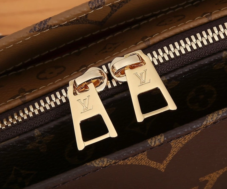 Trendsetting LX Top Handle Bags 8199