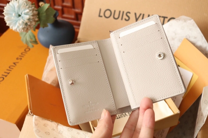 Practical LX Wallets 7963