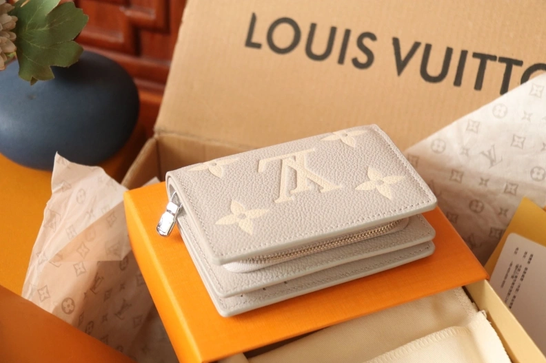 Practical LX Wallets 7963