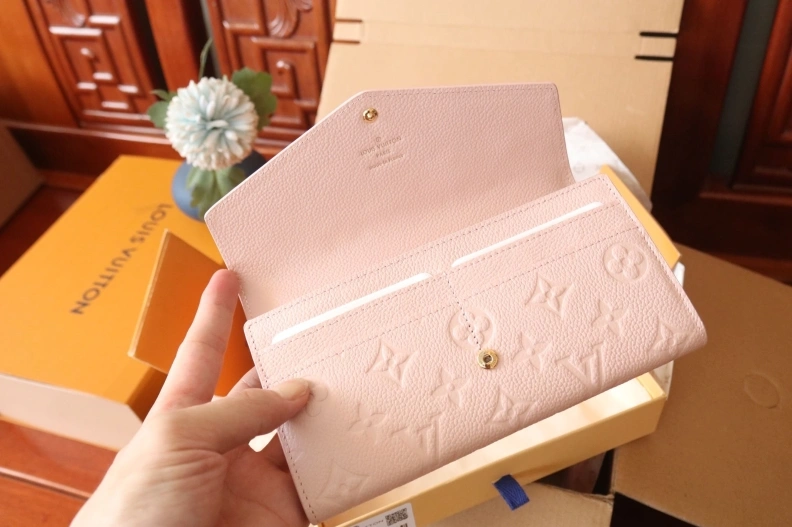 LX Wallets Practical 7947