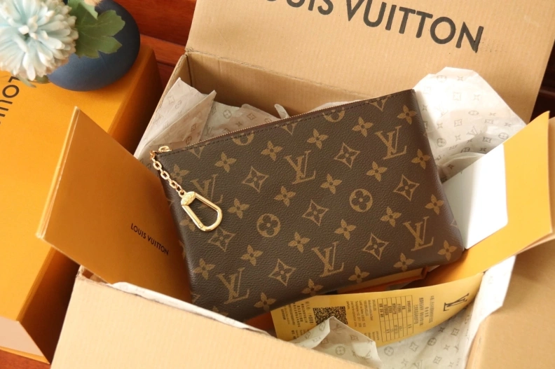 Bold LX Clutch Bags 9234