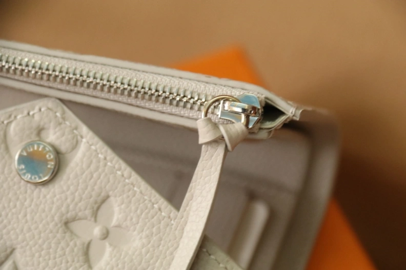 Popular LX Wallets 7939