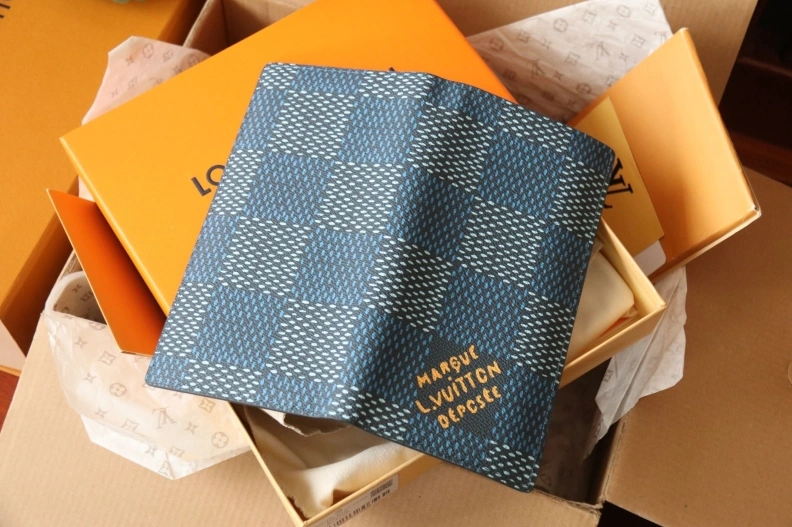 Lightweight LX Wallets 7898