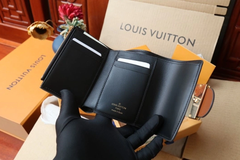 Functional LX Wallets 7883