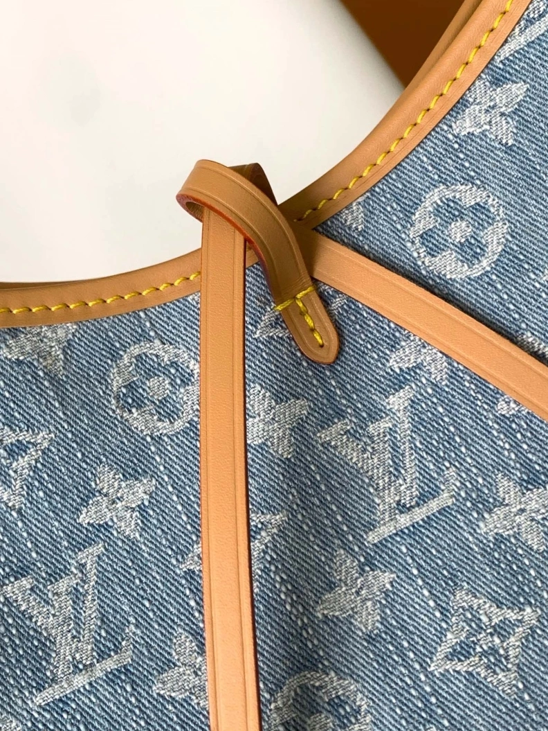 Trendsetting LX Top Handle Bags 8202
