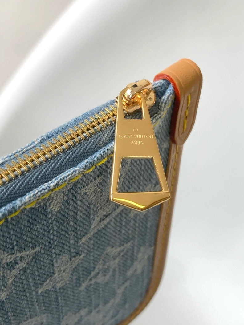 Trendsetting LX Top Handle Bags 8202