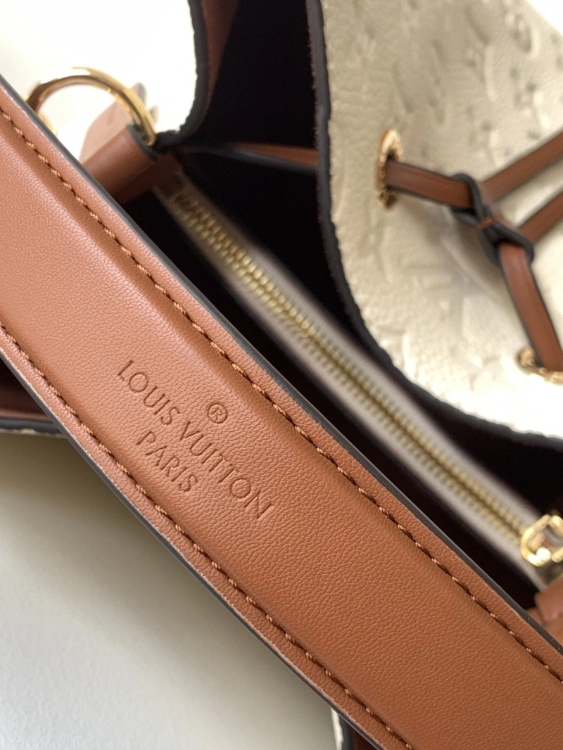 Classic LX Bucket Bags 25394