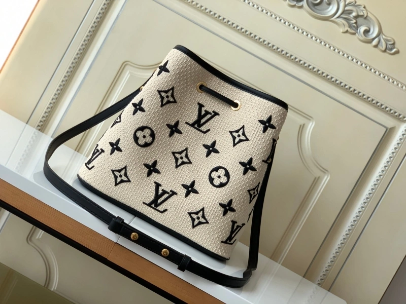 Sophisticated LX Bucket Bags 25387