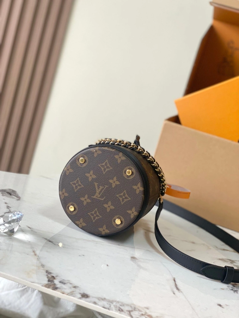 Refined LX Bucket Bags 15577
