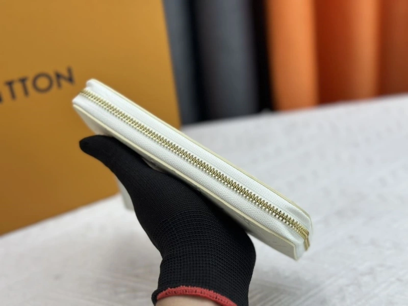 Affordable LX Wallets 13527