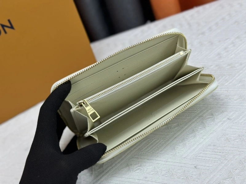 Affordable LX Wallets 13527