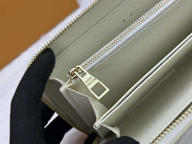 Affordable LX Wallets 13527
