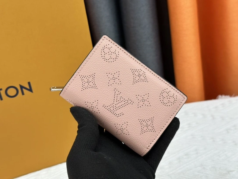 Practical LX Wallets 13498
