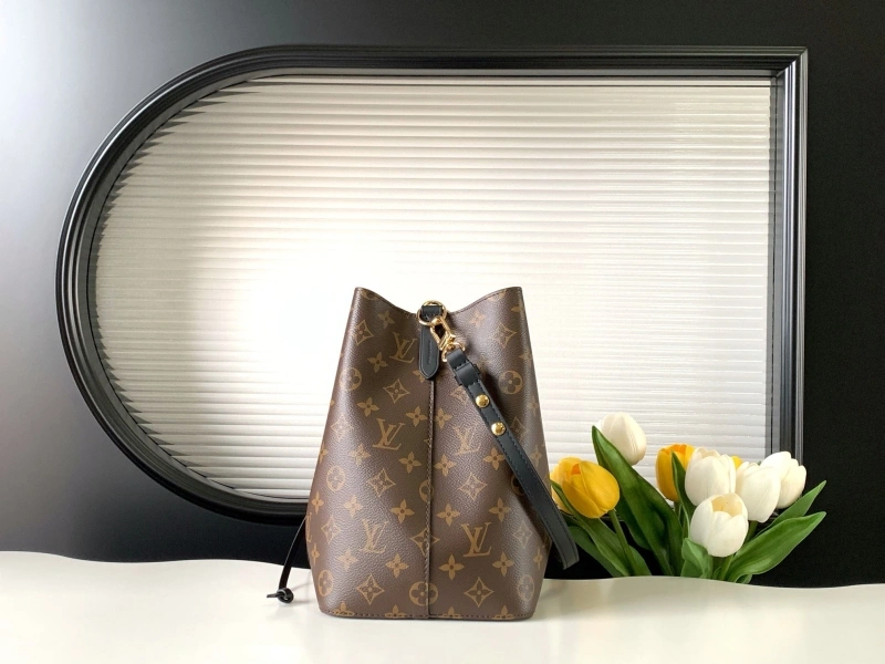 LX Bucket Bags Resilient 15559
