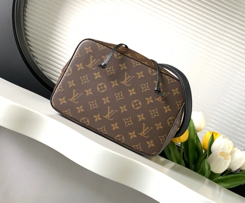 LX Bucket Bags Resilient 15559
