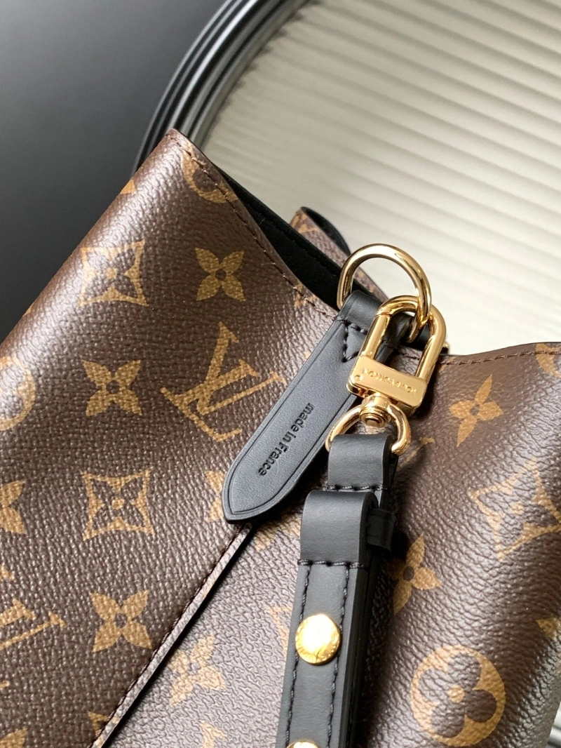 LX Bucket Bags Resilient 15559