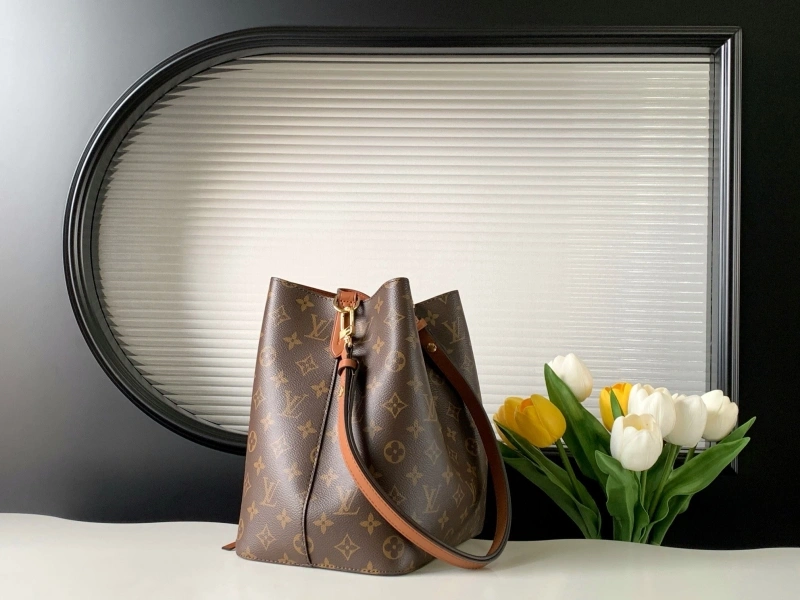 LX Bucket Bags Vibrant 15558