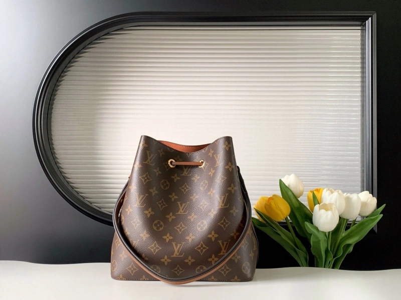 LX Bucket Bags Vibrant 15558