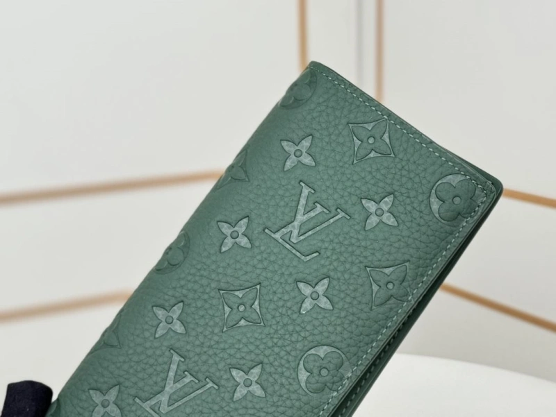 Versatile LX Wallets 13444