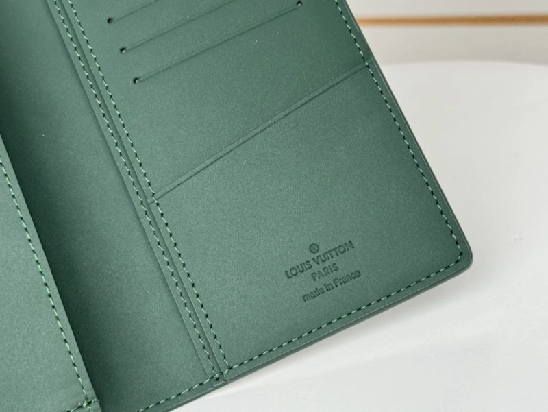 Versatile LX Wallets 13444