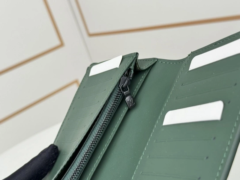 Versatile LX Wallets 13444