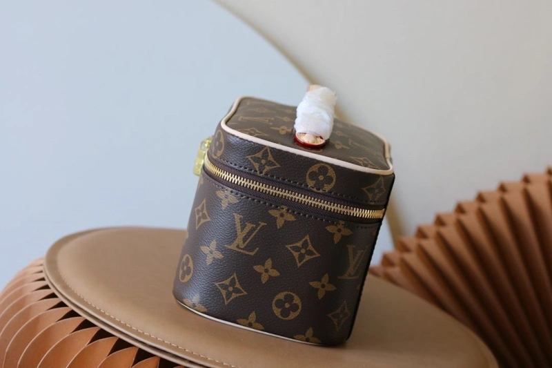 Durable LX Cosmetic Bags 15298