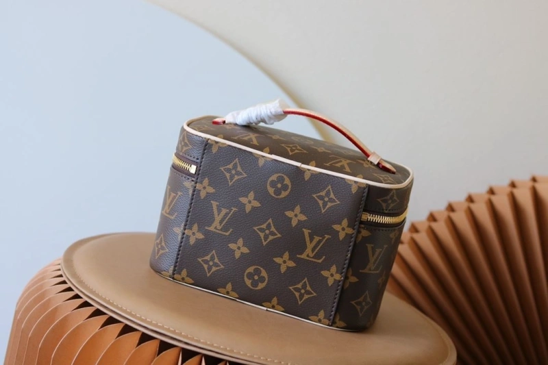 Durable LX Cosmetic Bags 15298