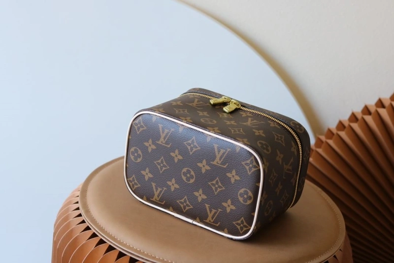 Durable LX Cosmetic Bags 15298