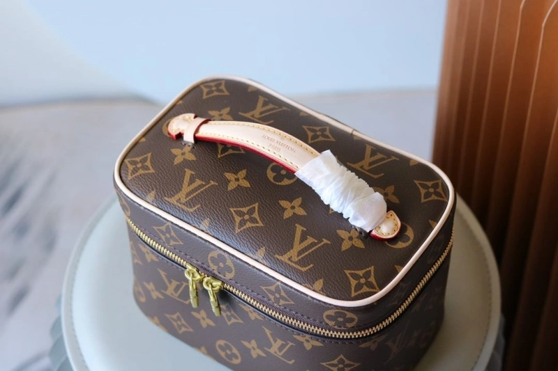Durable LX Cosmetic Bags 15298