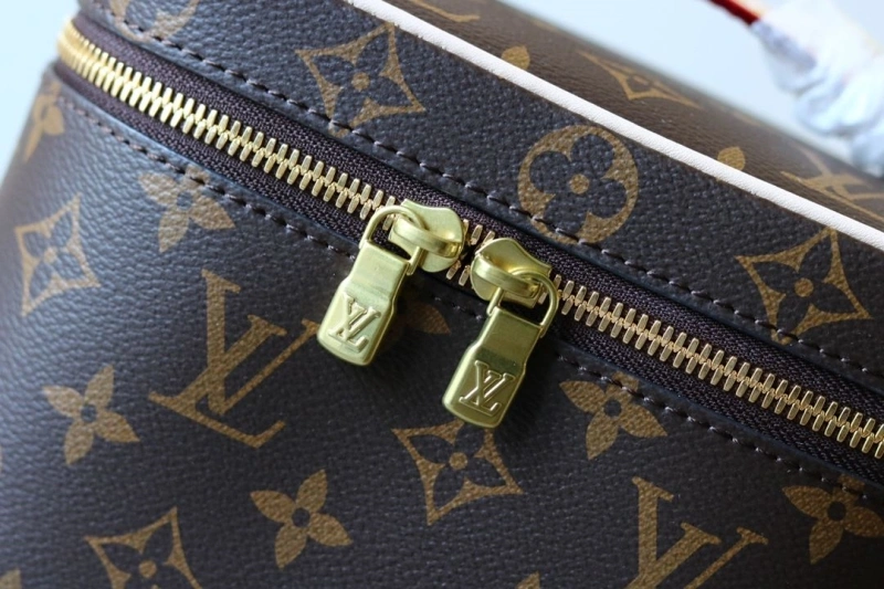 Durable LX Cosmetic Bags 15298