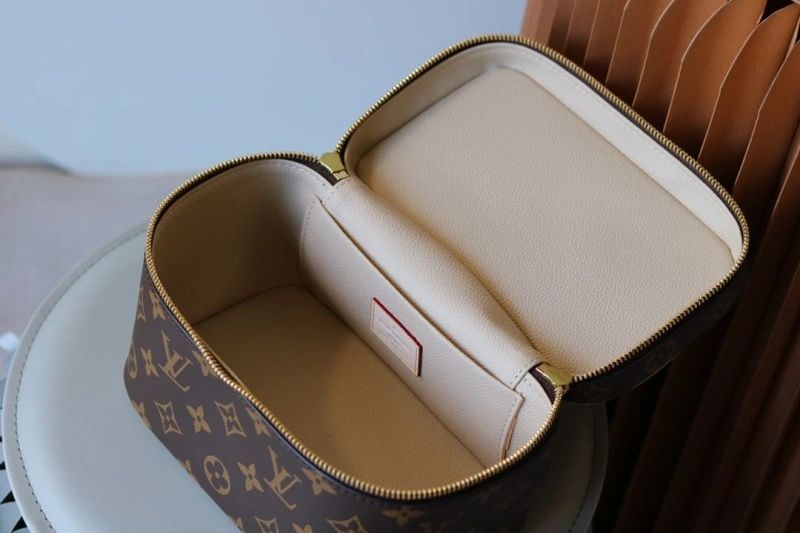 Durable LX Cosmetic Bags 15298