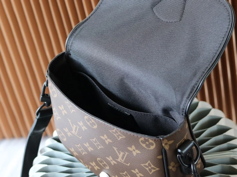 Trendsetting LX Satchel bags 14940