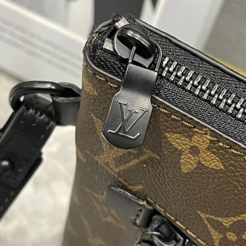 Compact LX Clutch Bags 15335