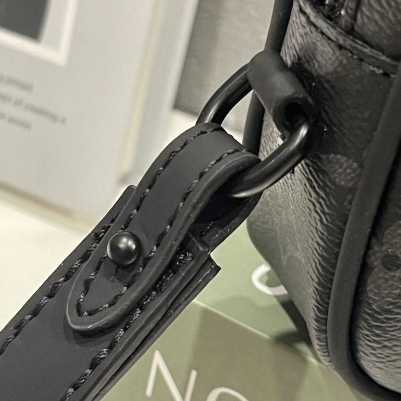 Resilient LX Clutch Bags 15320
