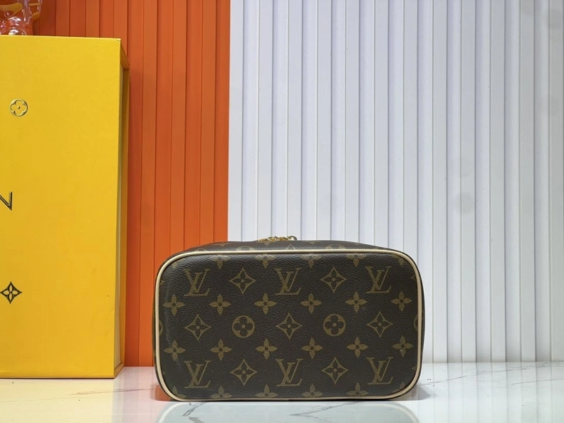 Resilient LX Cosmetic Bags 23318