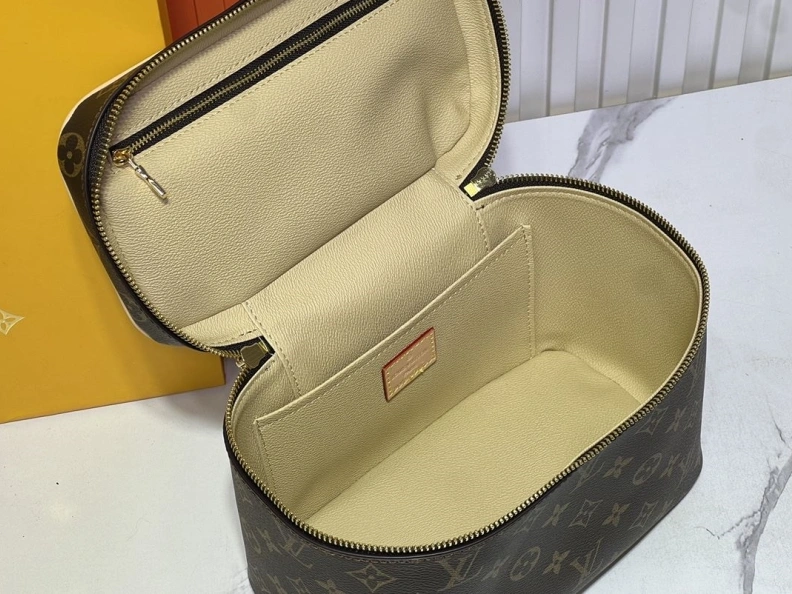 Resilient LX Cosmetic Bags 23318